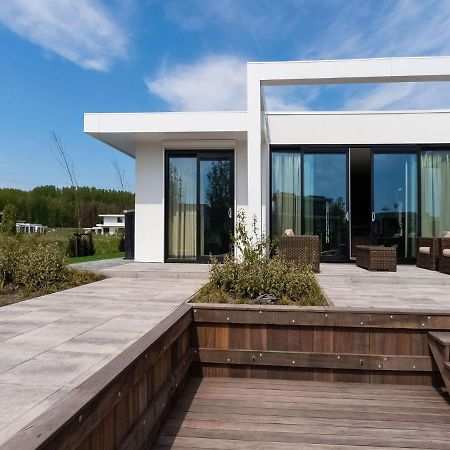 Swanky Villa In Zeewolde With Garden ภายนอก รูปภาพ