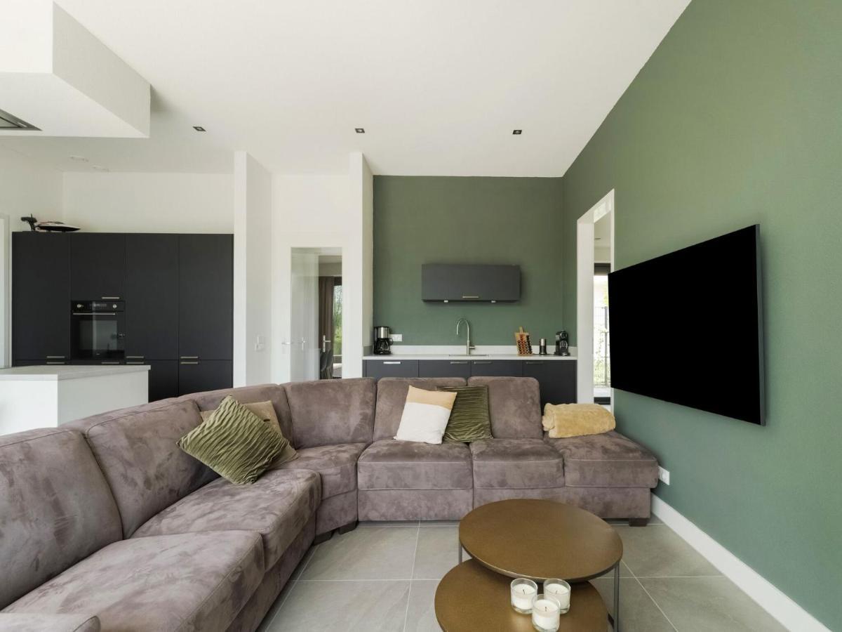 Swanky Villa In Zeewolde With Garden ภายนอก รูปภาพ
