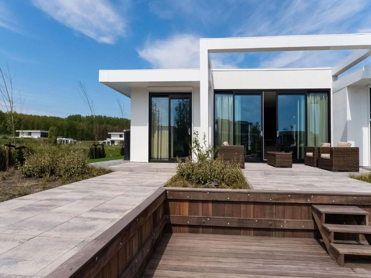 Swanky Villa In Zeewolde With Garden ภายนอก รูปภาพ