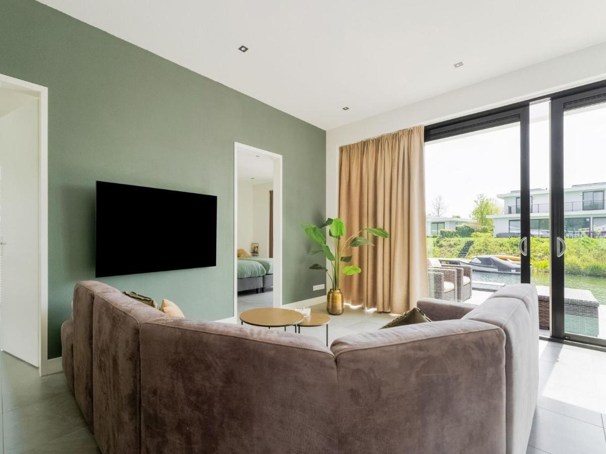 Swanky Villa In Zeewolde With Garden ภายนอก รูปภาพ