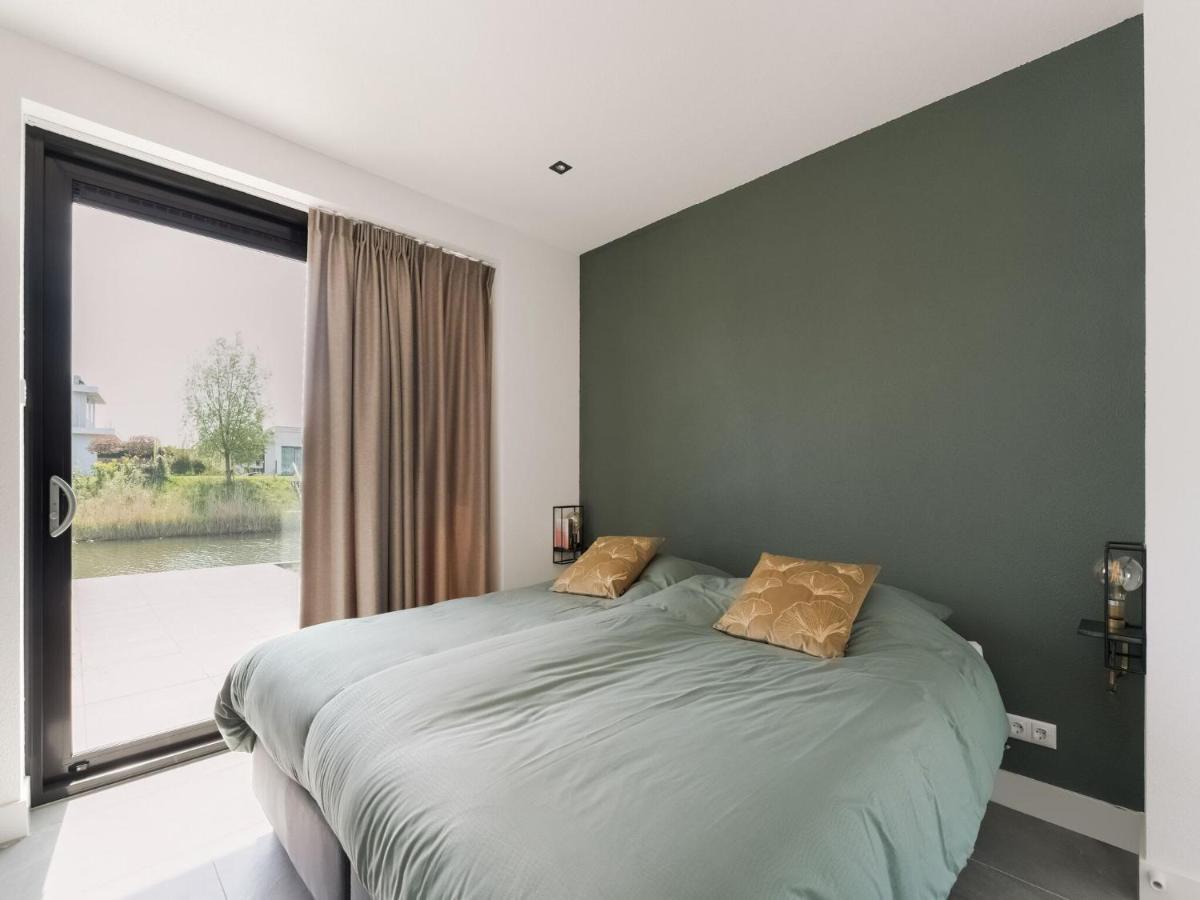 Swanky Villa In Zeewolde With Garden ภายนอก รูปภาพ