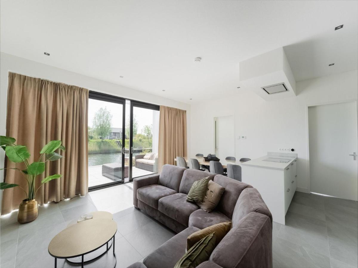 Swanky Villa In Zeewolde With Garden ภายนอก รูปภาพ