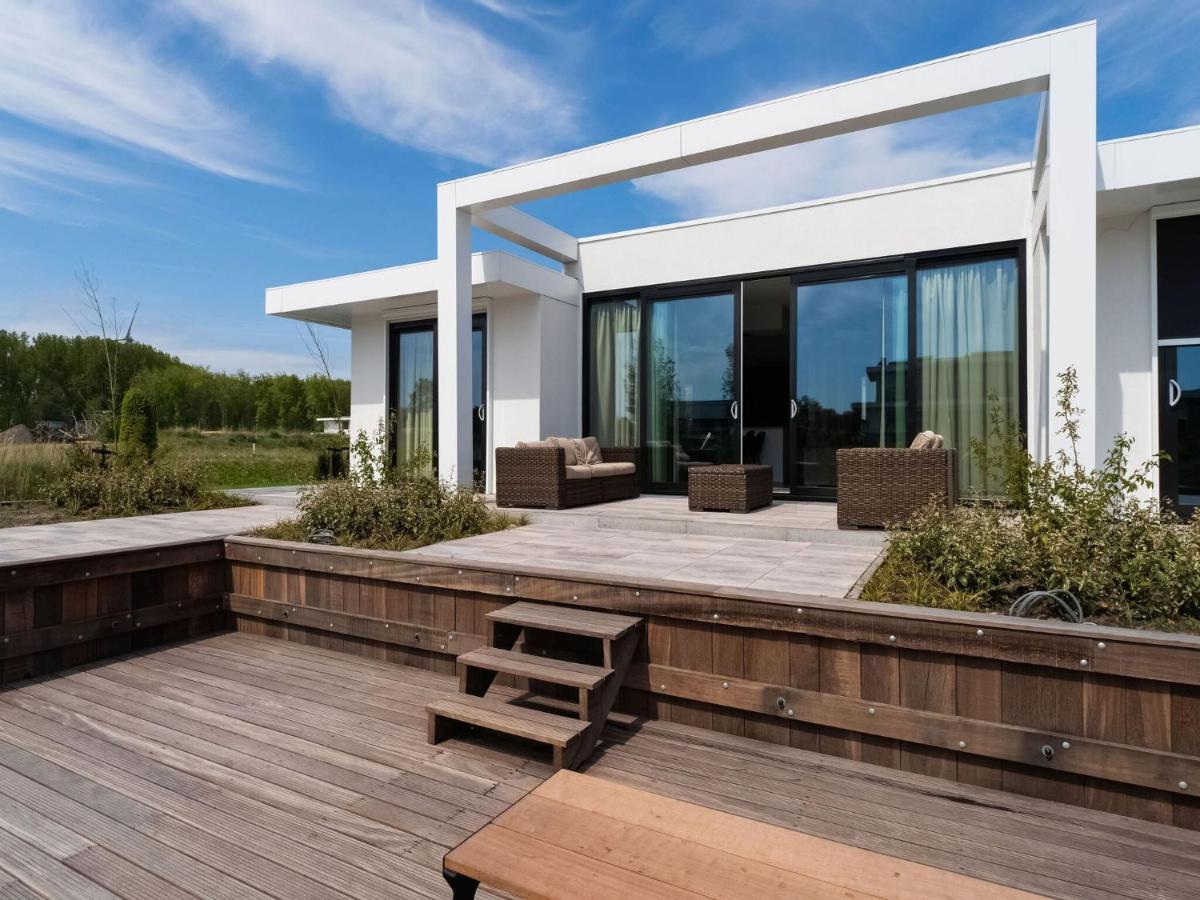 Swanky Villa In Zeewolde With Garden ภายนอก รูปภาพ