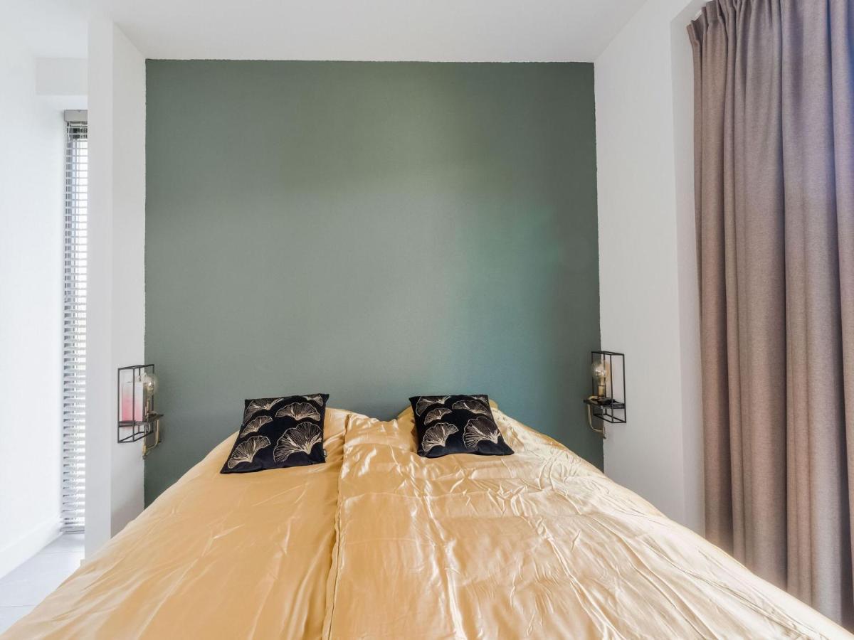 Swanky Villa In Zeewolde With Garden ภายนอก รูปภาพ