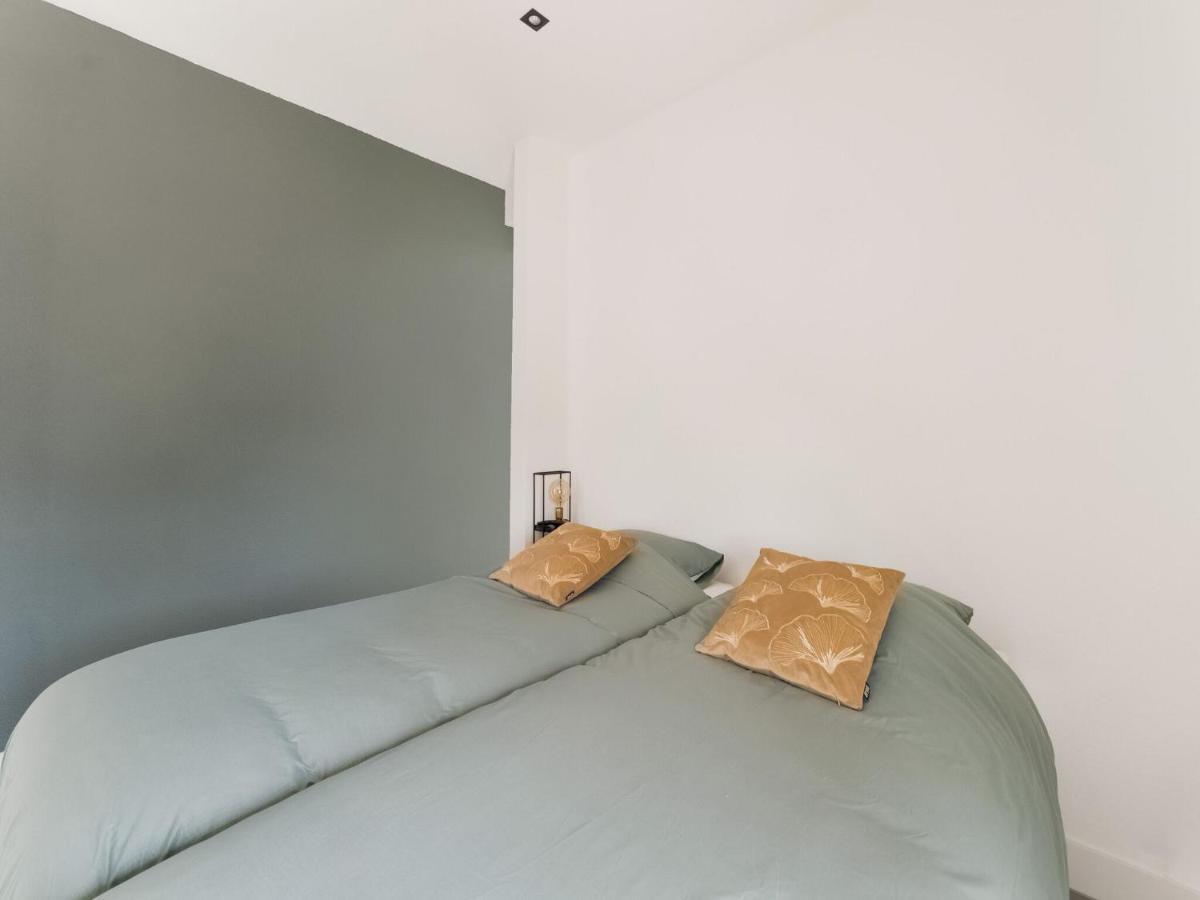 Swanky Villa In Zeewolde With Garden ภายนอก รูปภาพ