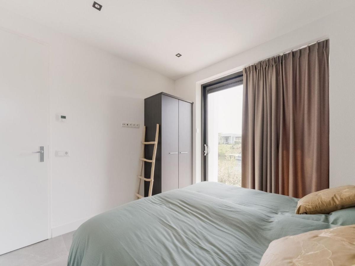Swanky Villa In Zeewolde With Garden ภายนอก รูปภาพ