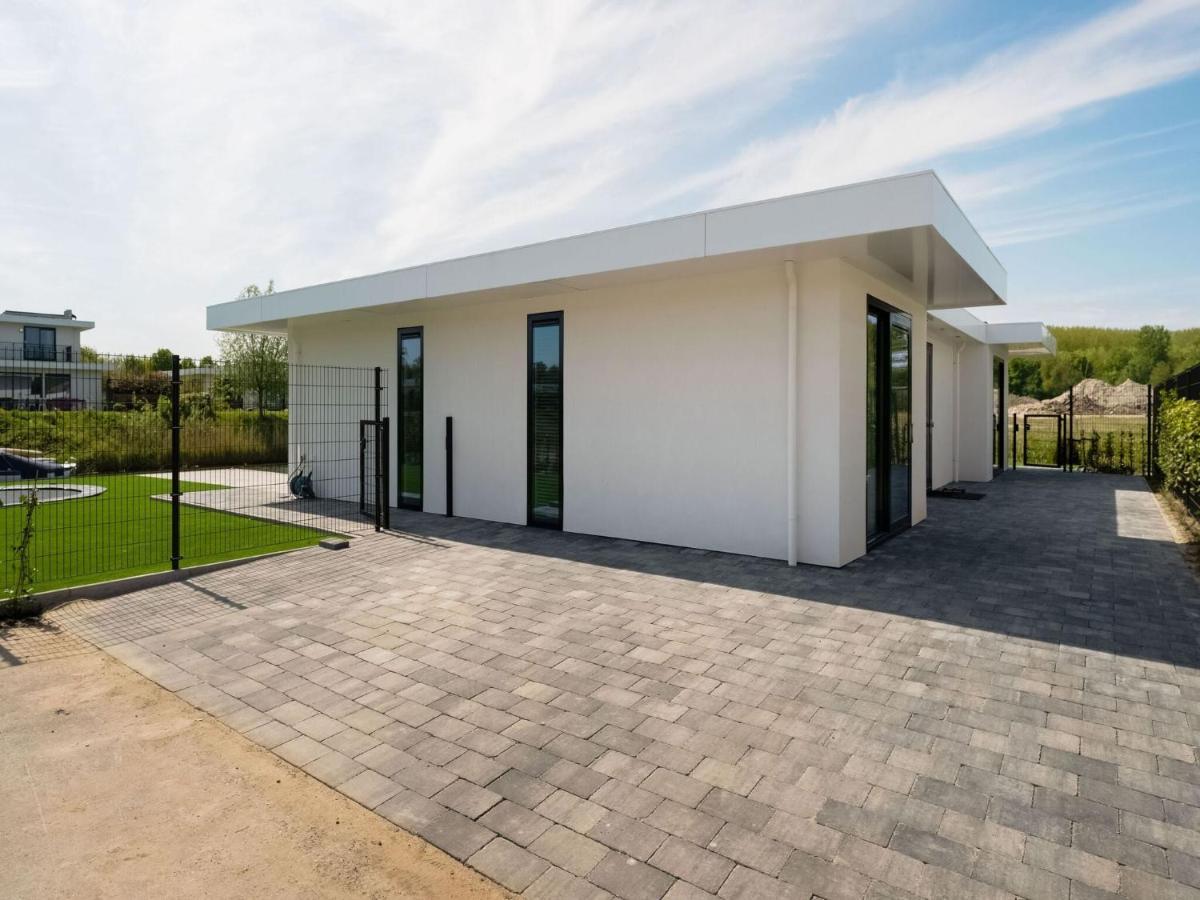 Swanky Villa In Zeewolde With Garden ภายนอก รูปภาพ