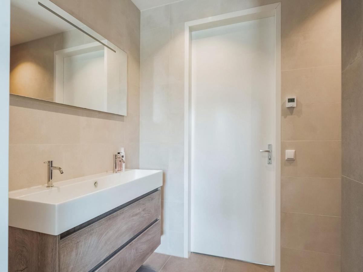 Swanky Villa In Zeewolde With Garden ภายนอก รูปภาพ